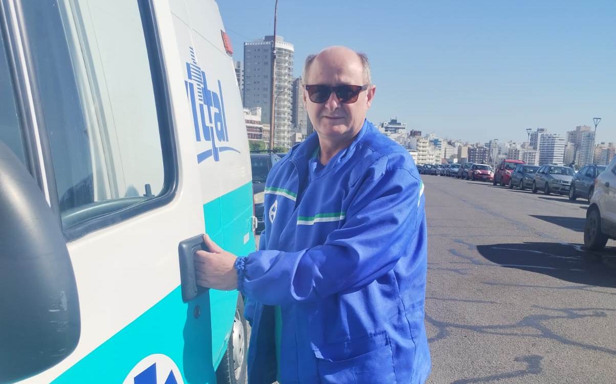 En una ambulancia, con la premisa de ayudar