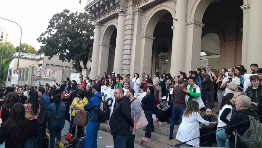 El Gobierno cerrará el Hospital Bonaparte, dedicado a la salud mental: los trabajadores tomarán el edificio