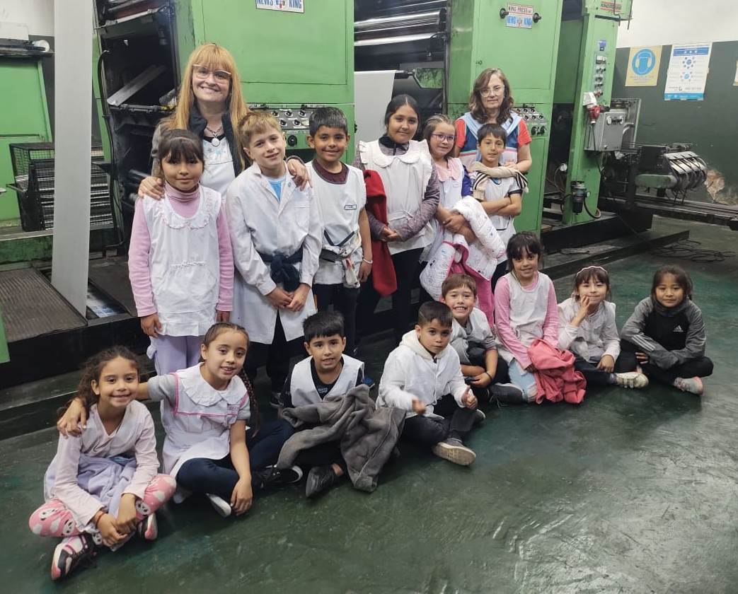 Visita de alumnos de 2º B y docentes de la Escuela 1