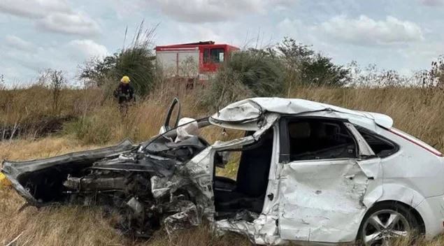 Brutal femicidio en Navarro: degolló a su pareja, escapó y está grave tras chocar contra un camión