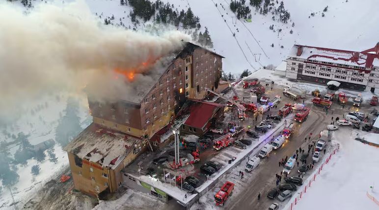 Turquía: se incendió un centro de esquí. Al menos 66 muertos y 51 heridos