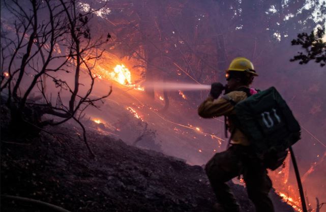 Incendio en Los Ángeles: Ascendió a 10 la cifra de muertos y hay más de 11.000 hectáreas arrasadas por el fuego