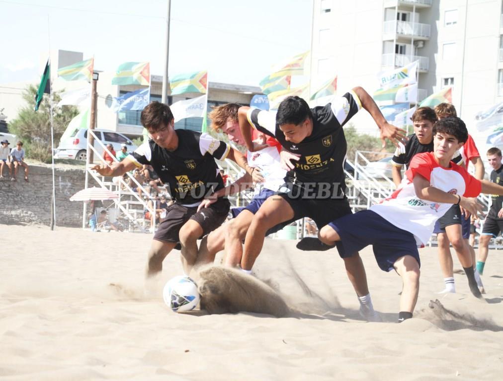 El fútbol playa se dio cita en Claromecó – La Voz del Pueblo